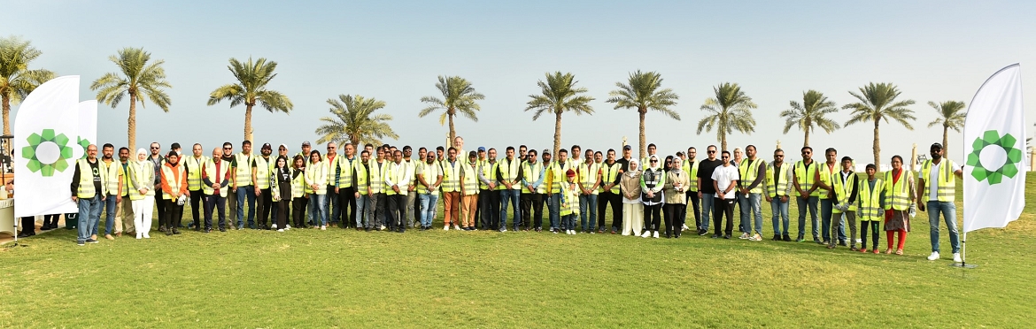 Al Mulla Group Employees Volunteer to Keep Kuwait’s Environment and Waterfront Clean